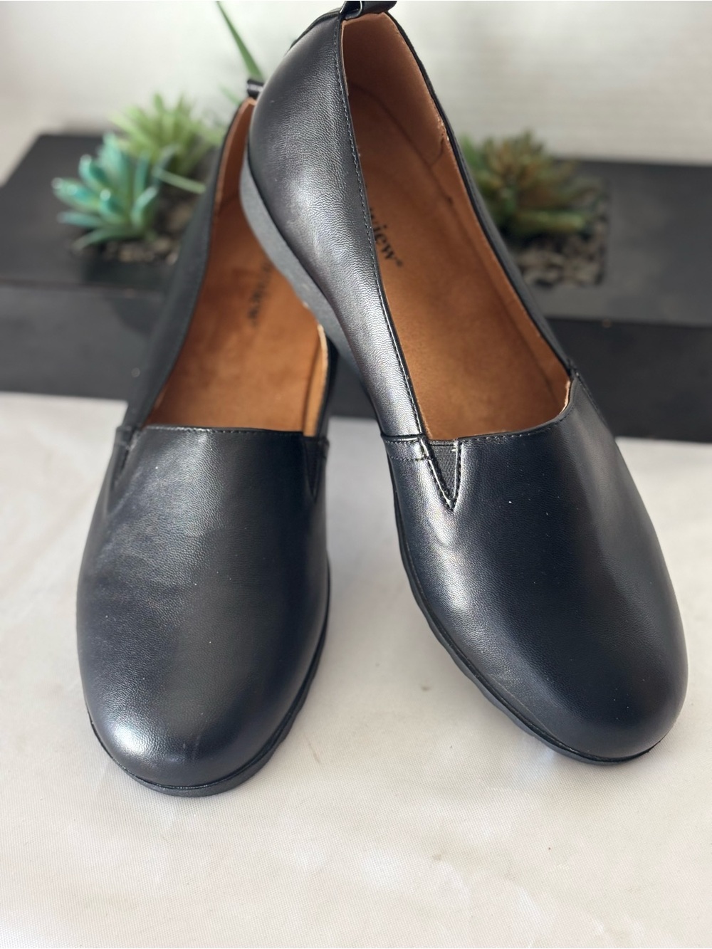 NEW COMFORT VIEW “ JUNE” Classic Black Slip-On Flats
Smooth finish SZ  10 WW